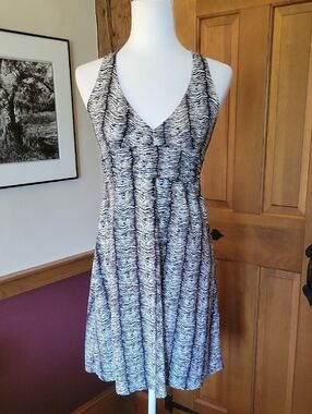 TOMMY BAHAMA Sleeveless V-Neck Zebra Print Midi Dress - Black & White